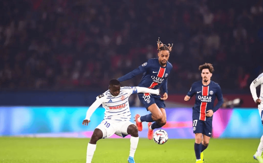 转折点！里尔单刀错失，法甲转会期攻防权衡，话题不断，身体对抗强度拉满的简单介绍