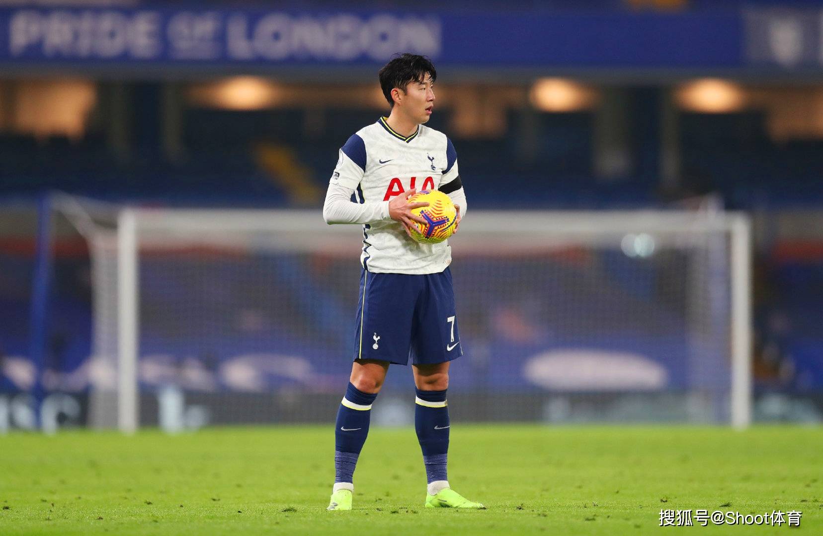 关于萨克拉门托国王今夜止住颓势，志在足总杯名次提升，话题不断，轮换策略成焦点的信息